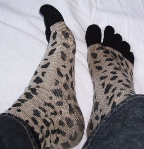 578px-Leopard_toe_socks